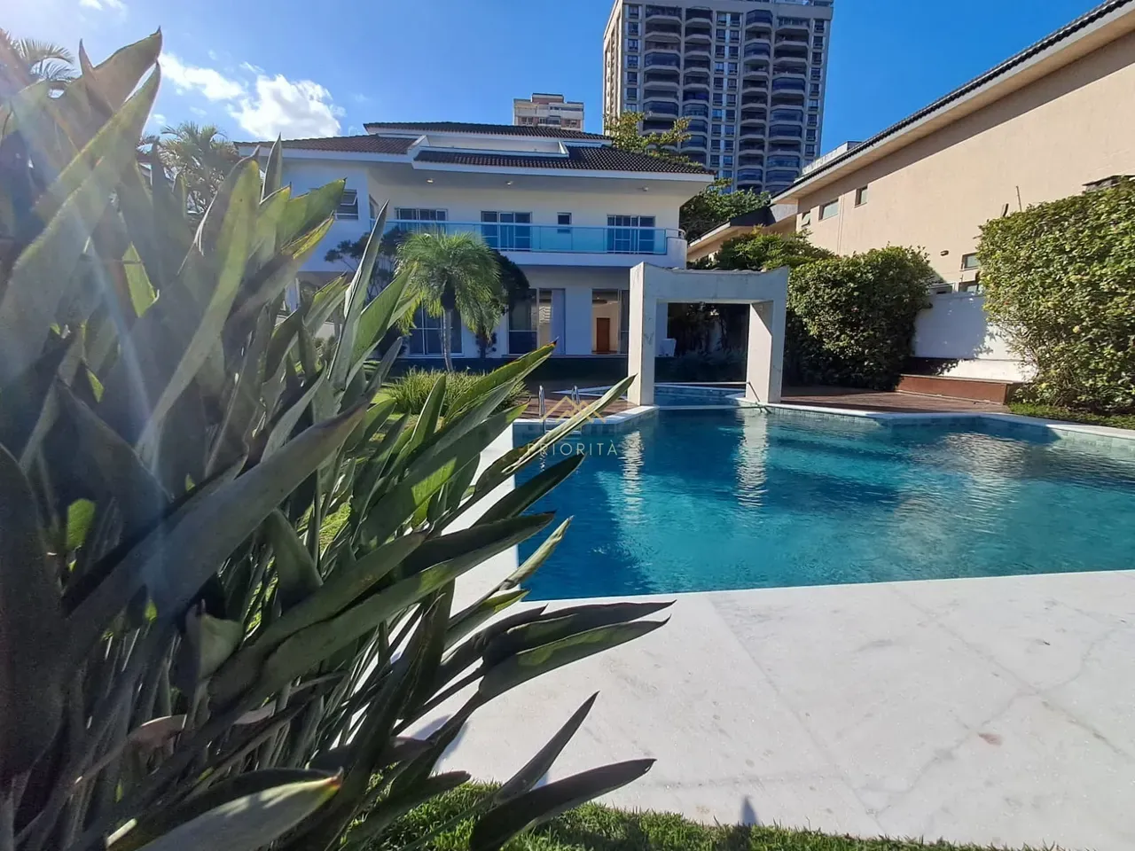 Casa em condomínio fechado com 6 quartos e 13 banheiros — photo 5