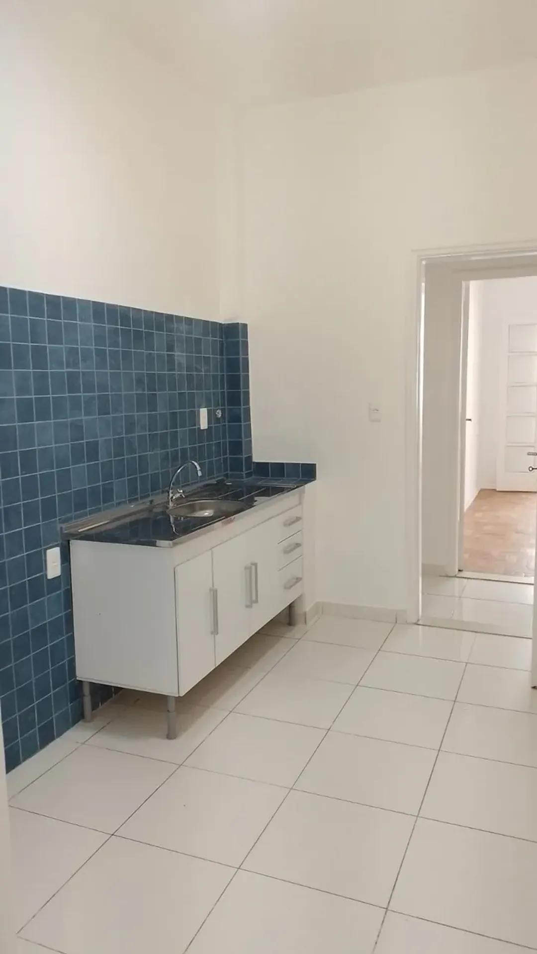 Apartment on the 3rd floor with wood or laminate floors — photo 2