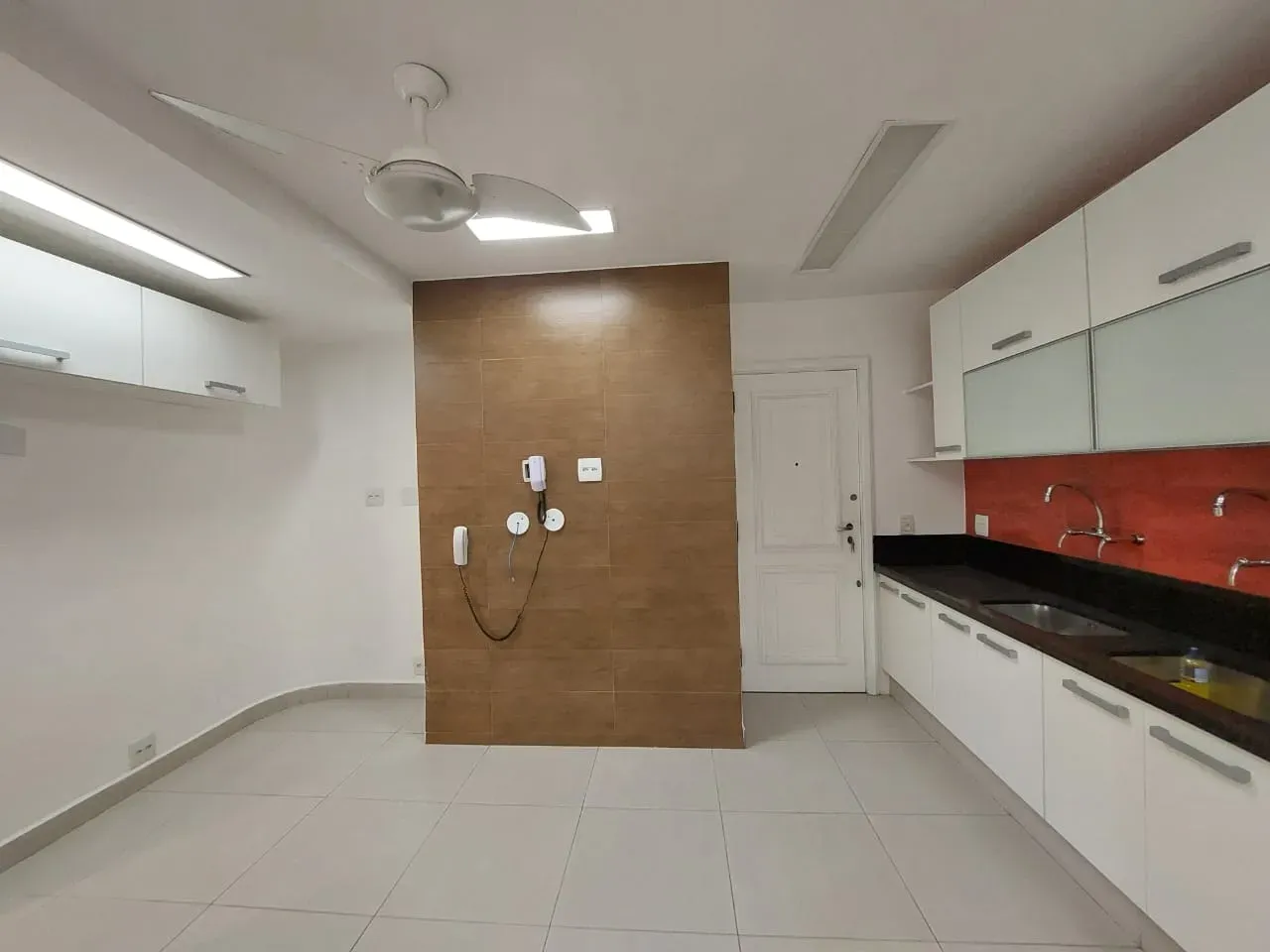 Apartamento com 4 quartos e 5 banheiros, com ar-condicionado — photo 35