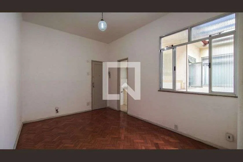 One-bedroom apartment with wood or laminate floors — photo 14