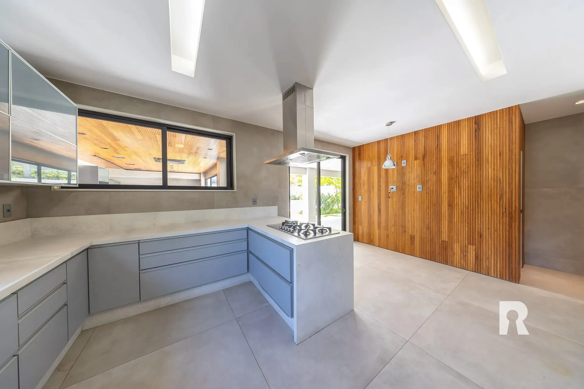 Furnished house, 694 m², with a jacuzzi — photo 4