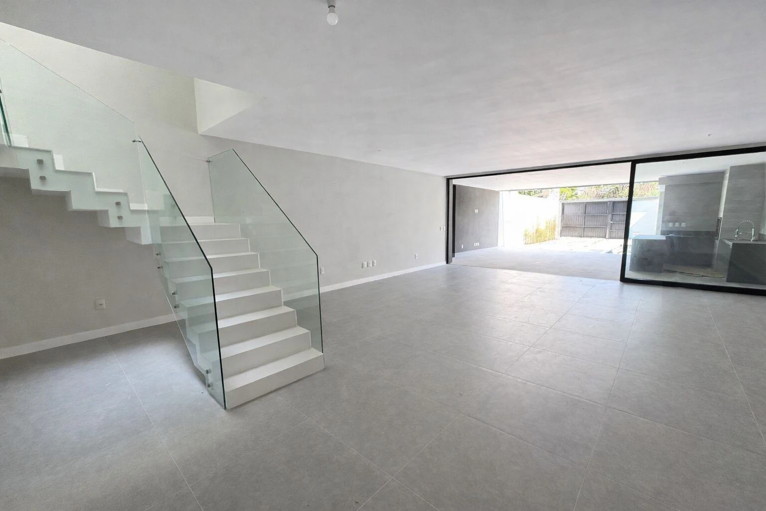 Unfurnished house with 4 en-suite bedrooms and 6 baths — photo 3