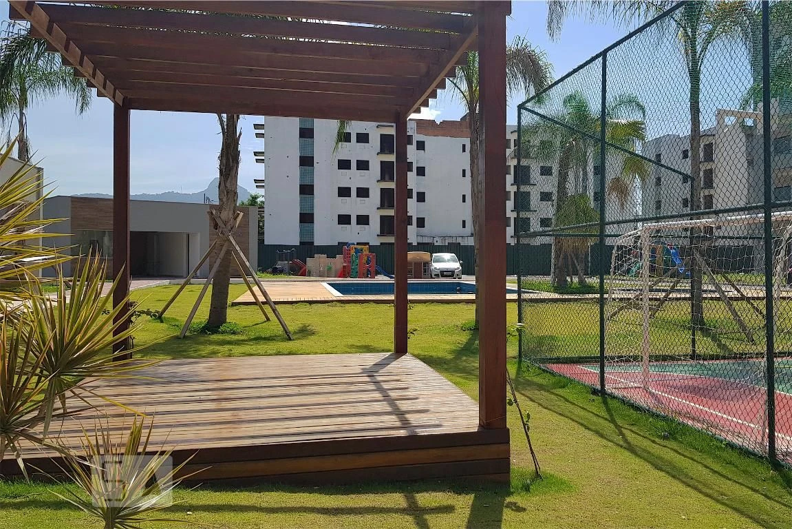 2-bedroom apartment with a balcony and shared pool — photo 33
