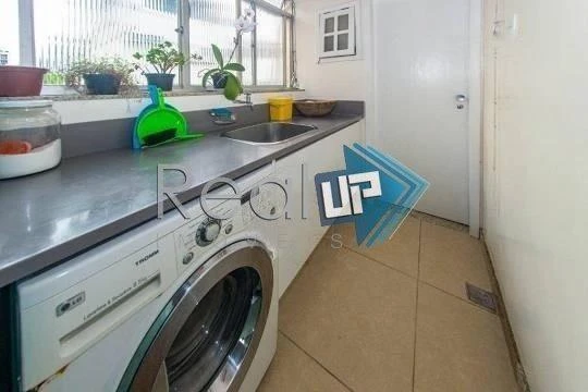 Triplex penthouse with 4 bedrooms and 6 bathrooms