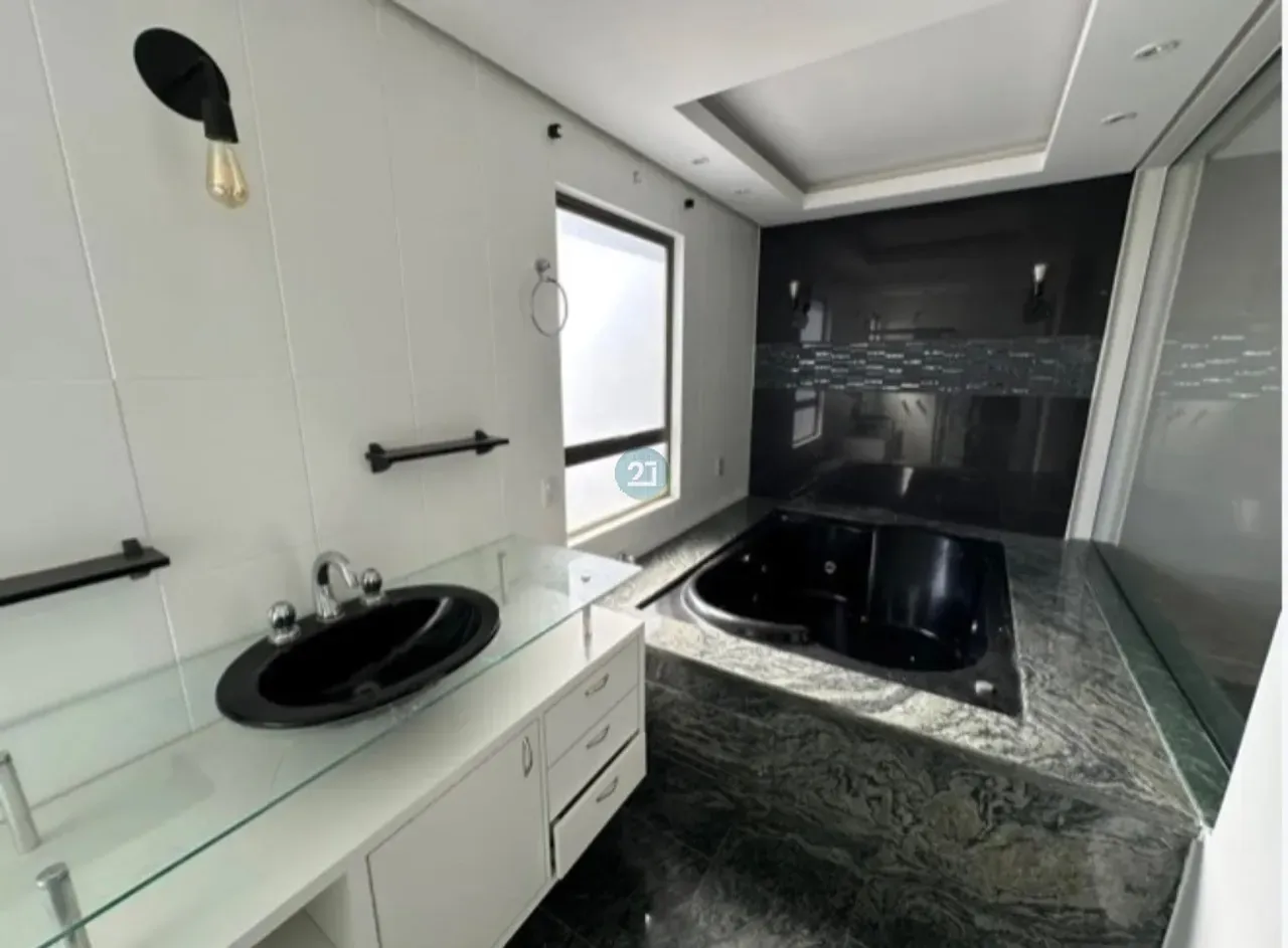 Furnished 3-bedroom penthouse with 485 m² — photo 10