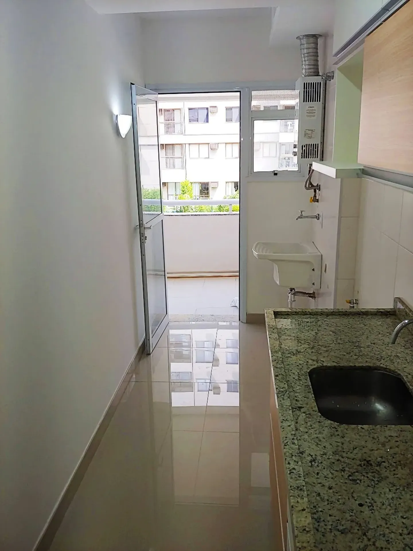 Apartment with 3 bedrooms, balcony and 2 parking spots — photo 19