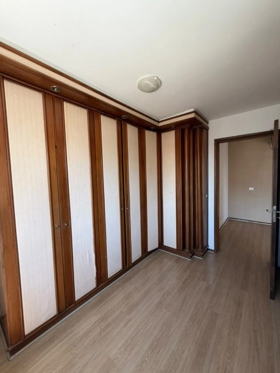 Дерев'яна підлога або ламінат та 1 спальня: квартира 35 м² — photo 4