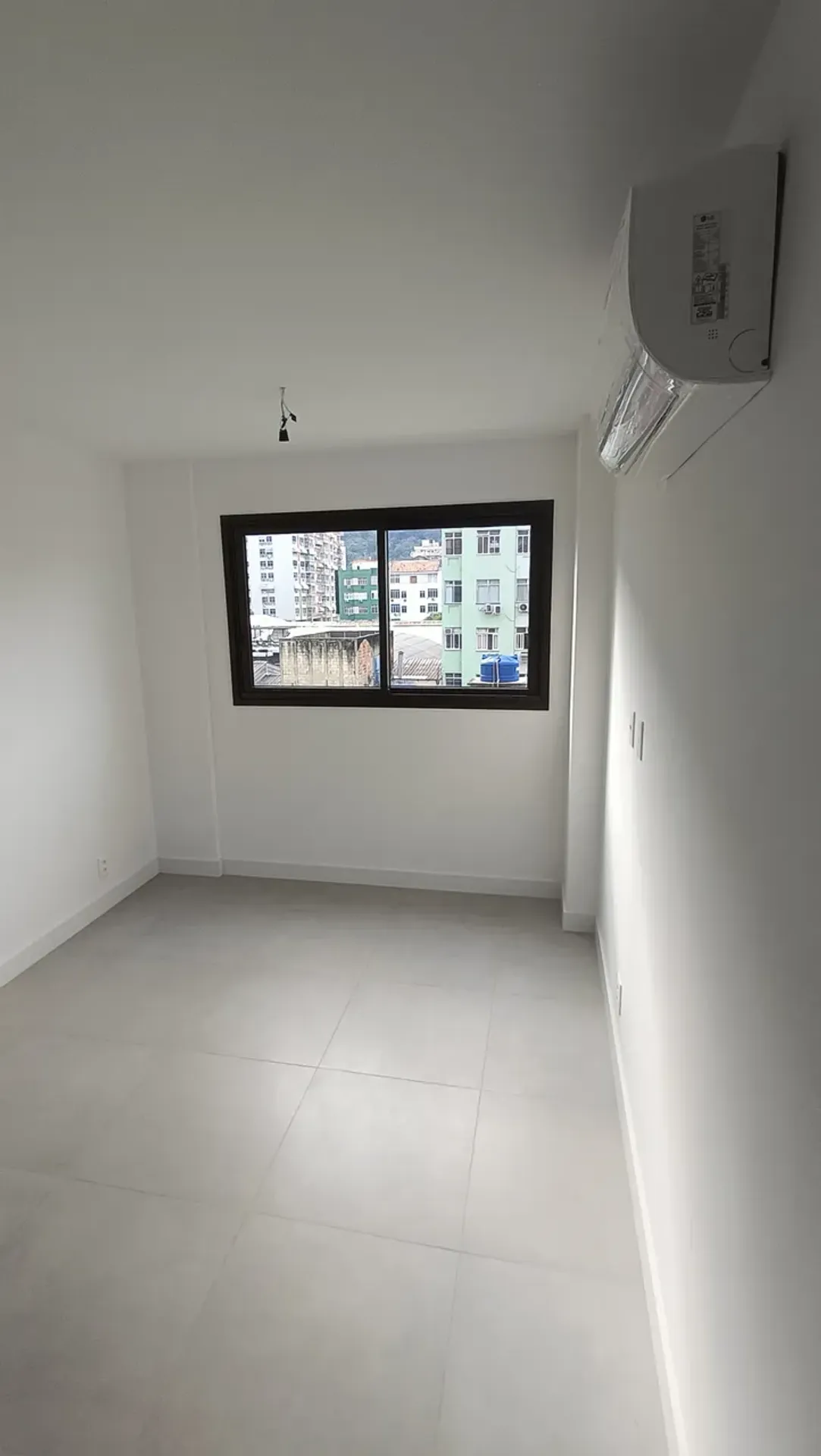 Квартира 73 м² с застеклённым балконом и видом на горы — photo 28