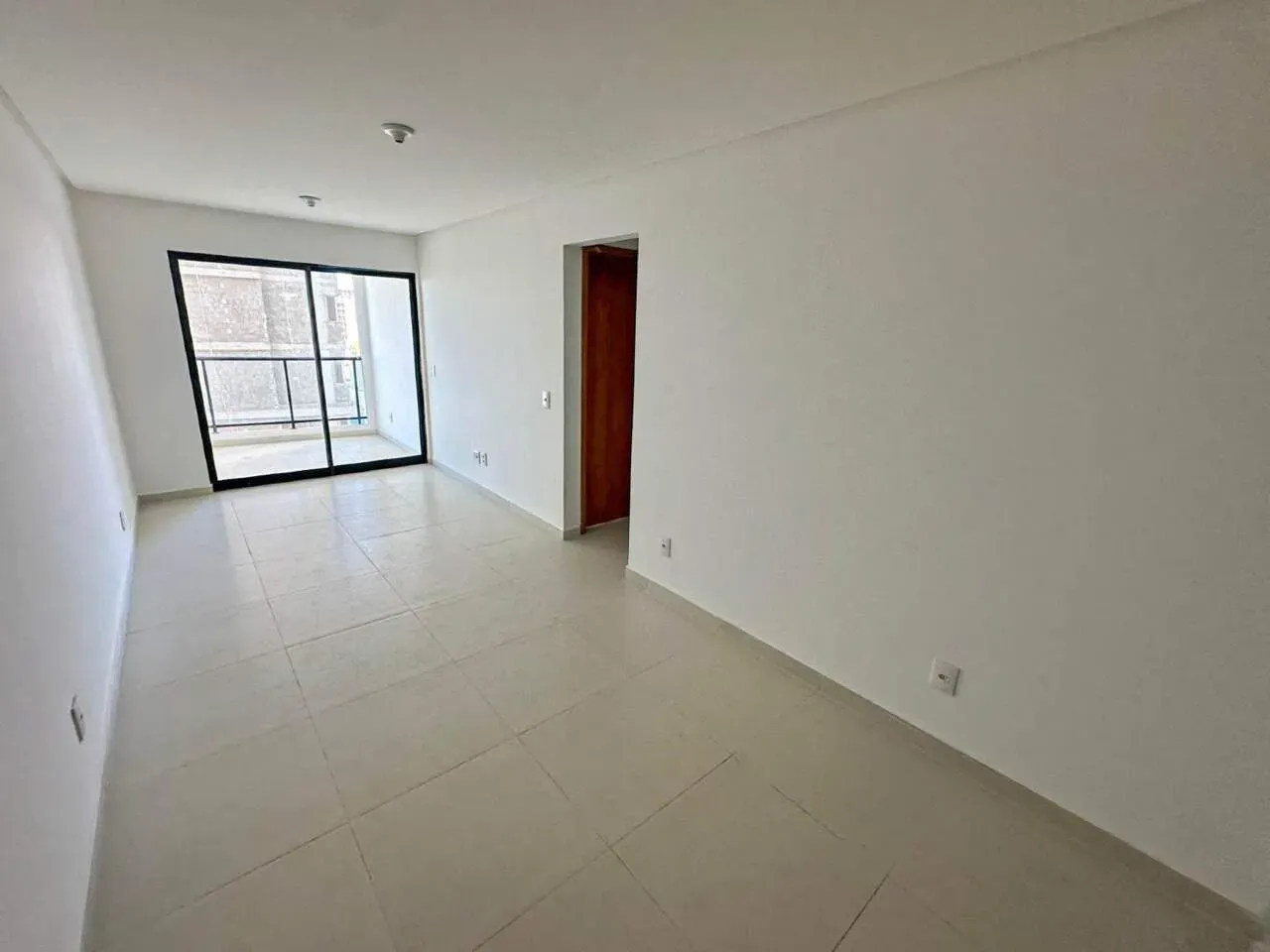 3-bedroom rental apartment with 1 suite and 2 parking — photo 3
