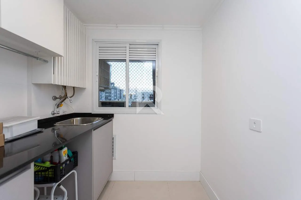 159 m² apartment with 4 bedrooms and a glassed-in balcony — photo 15