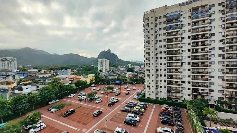 Apartamento sem mobília com vista para a cidade e montanhas — photo 6