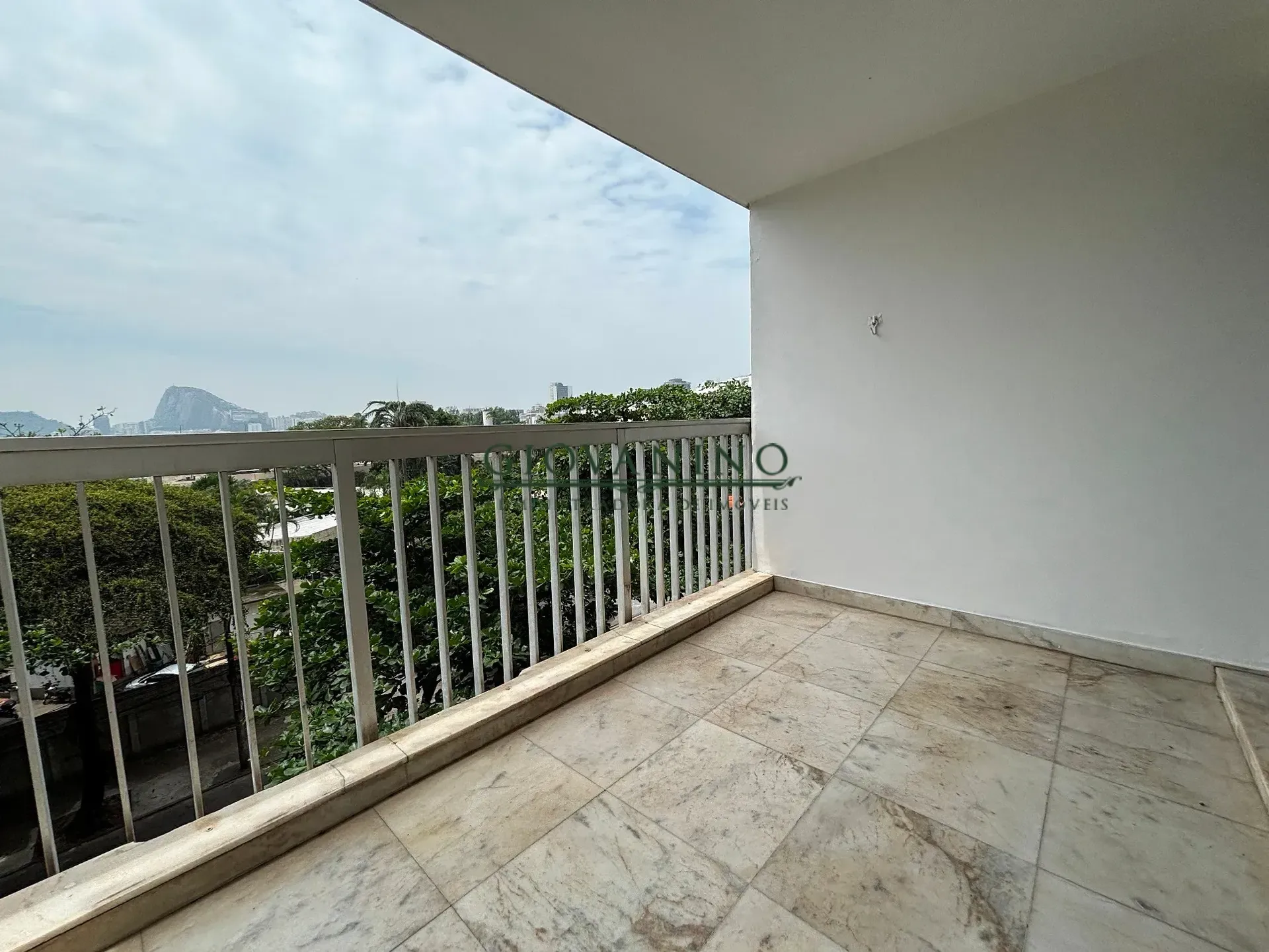 Apartamento de 4 quartos com piso de madeira ou laminado — photo 4