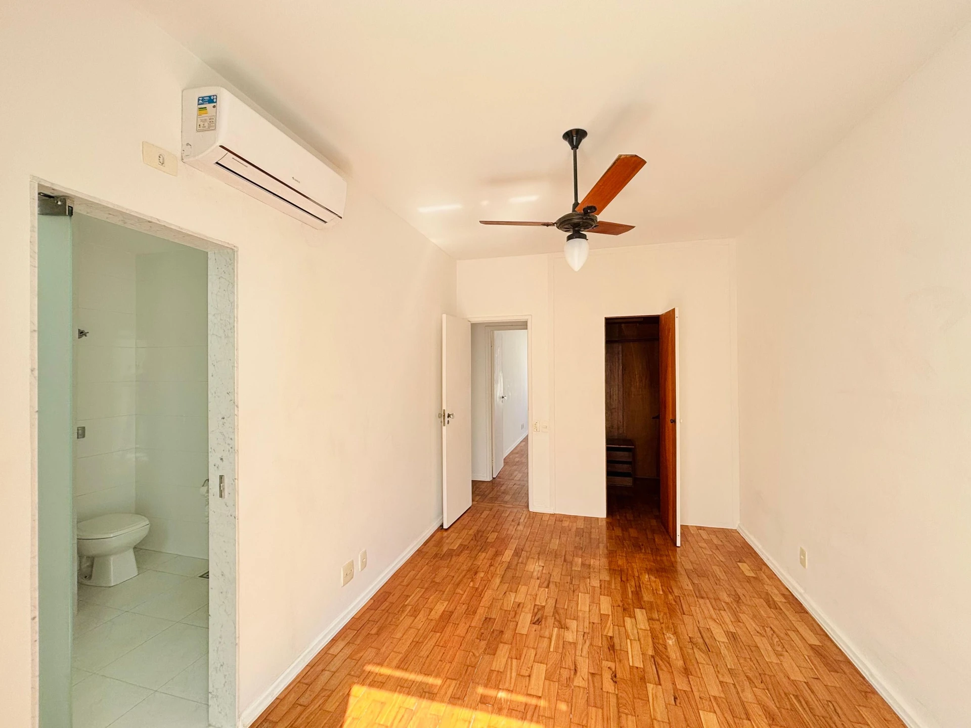 Furnished apartment with a glazed balcony and 3 bedrooms — photo 3