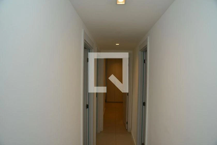 Glass-enclosed balcony in a 3-bedroom apartment, 103 m² — photo 24