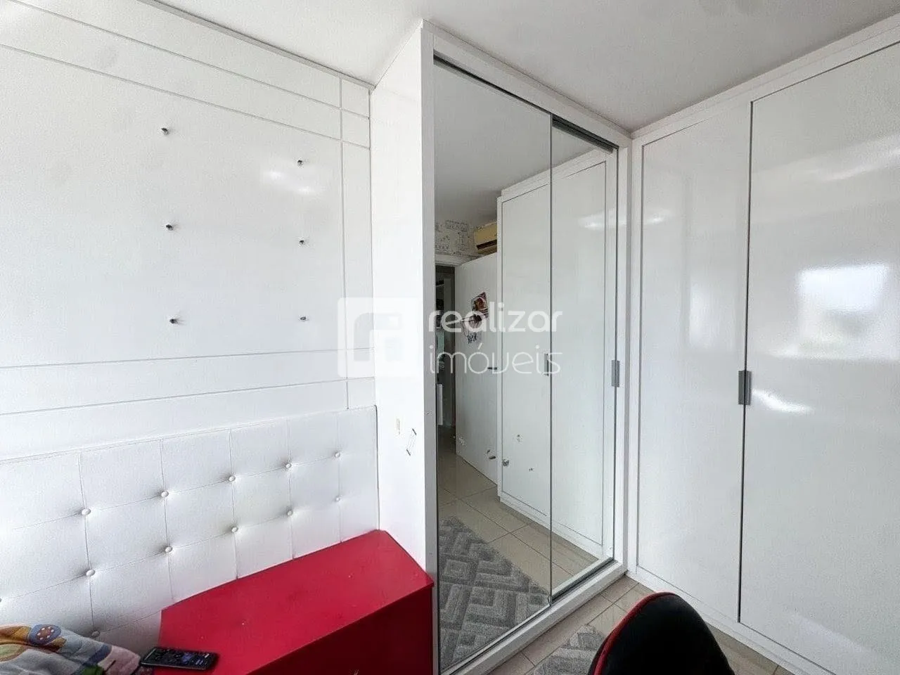 Balcony with a grill in a 3-bedroom apartment, 94 m² — photo 13