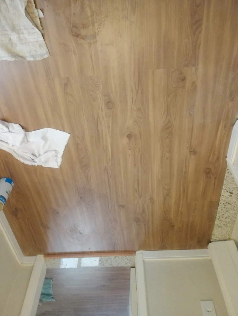 Wood or laminate floors in a 3-bedroom apartment, 60 m² — photo 7