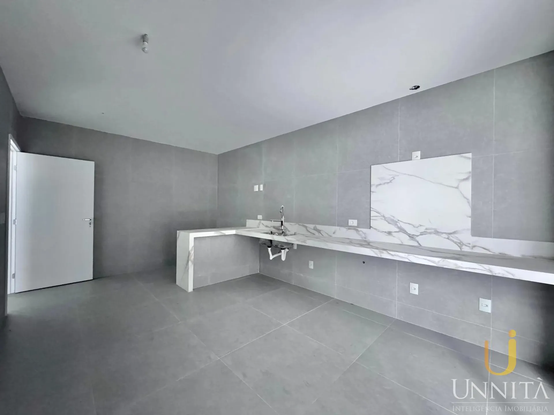 House, 510 m², with a grill on the balcony — photo 17
