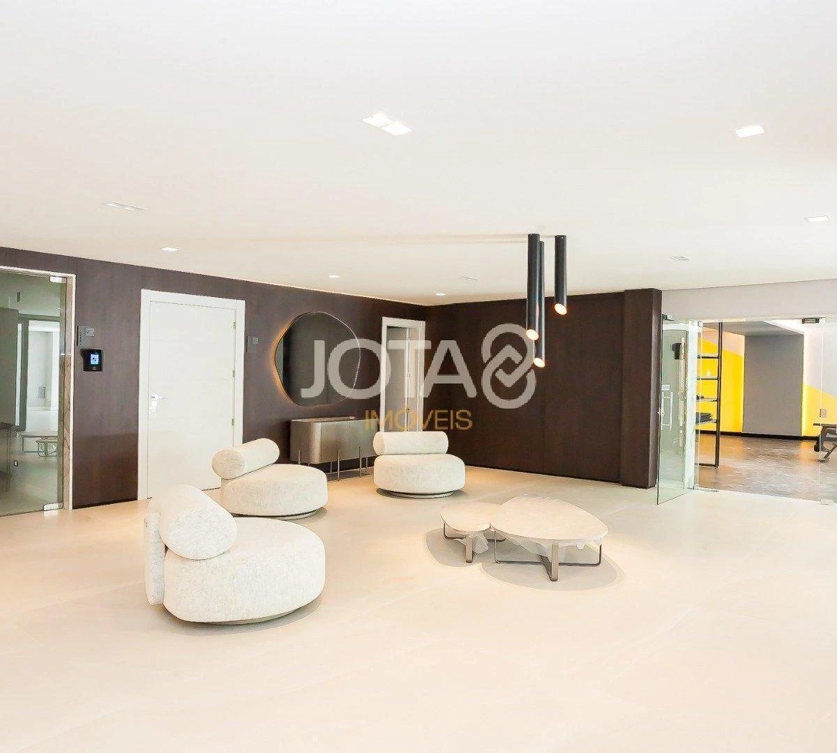 Balcony with a grill in a 3-bedroom apartment, 143 m² — photo 38