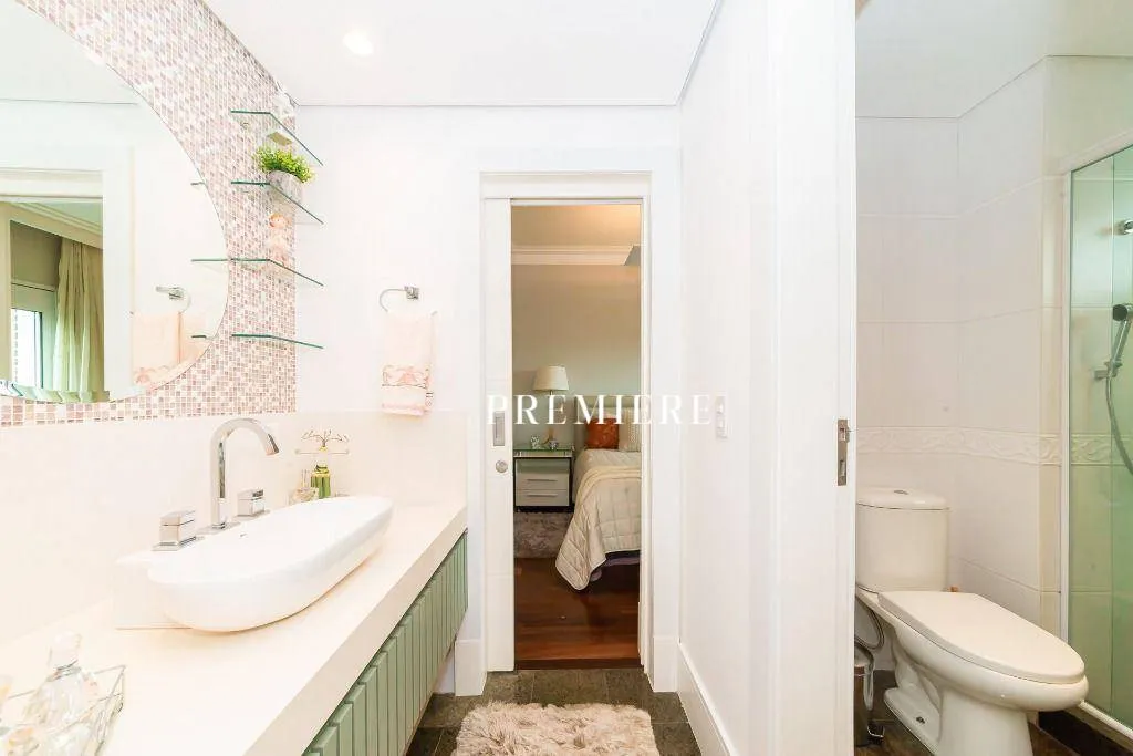Apartment with 4 bedrooms and 5 baths, with a balcony — photo 21