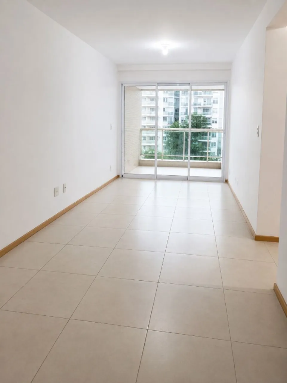 3-bedroom apartment in a building with a gym — photo 3