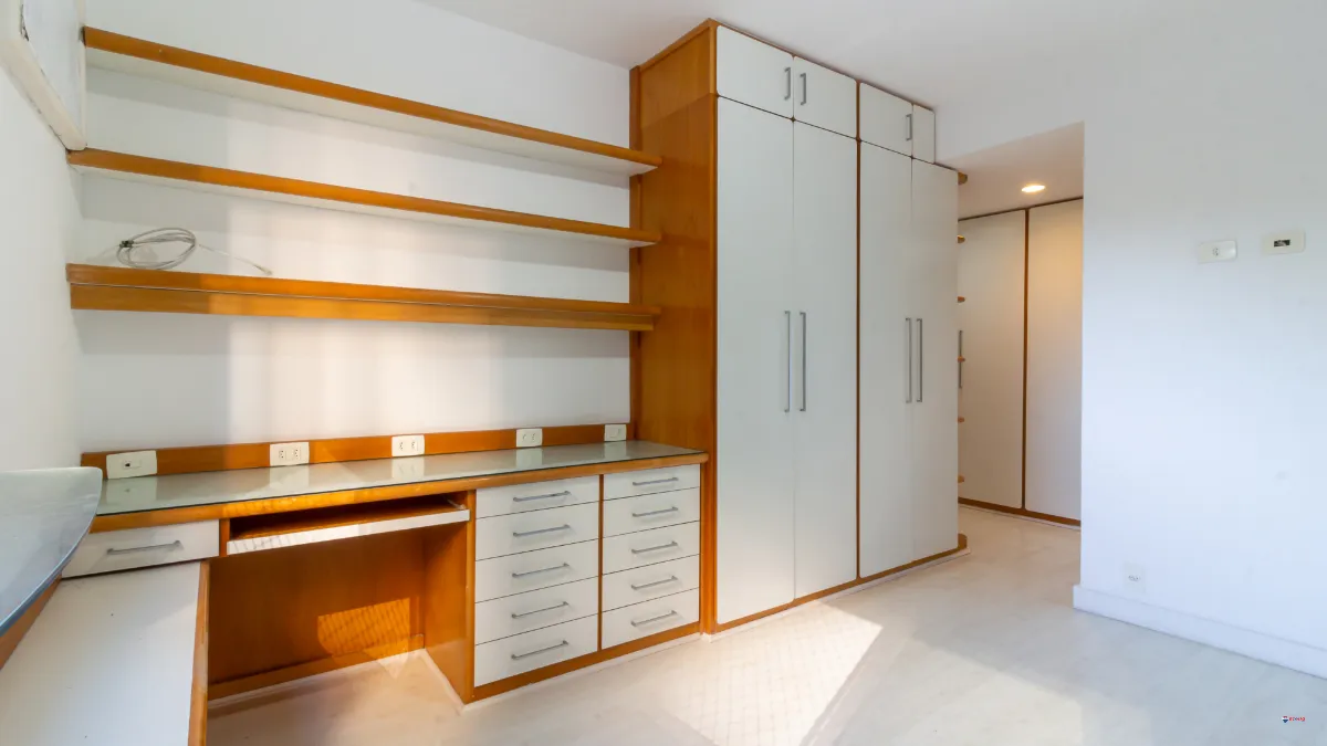 Панорамні вікна та 4 спальні: квартира 217 м² — photo 11