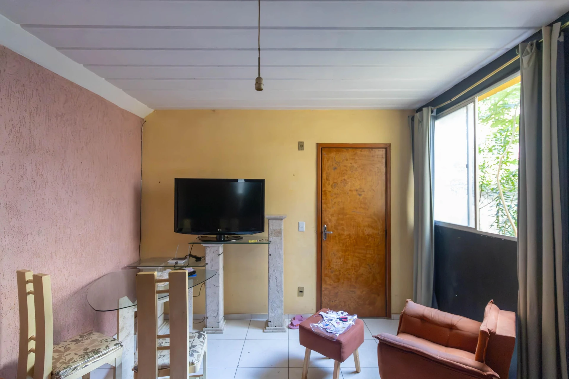 2-bedroom apartment in a building with a gym — photo 11