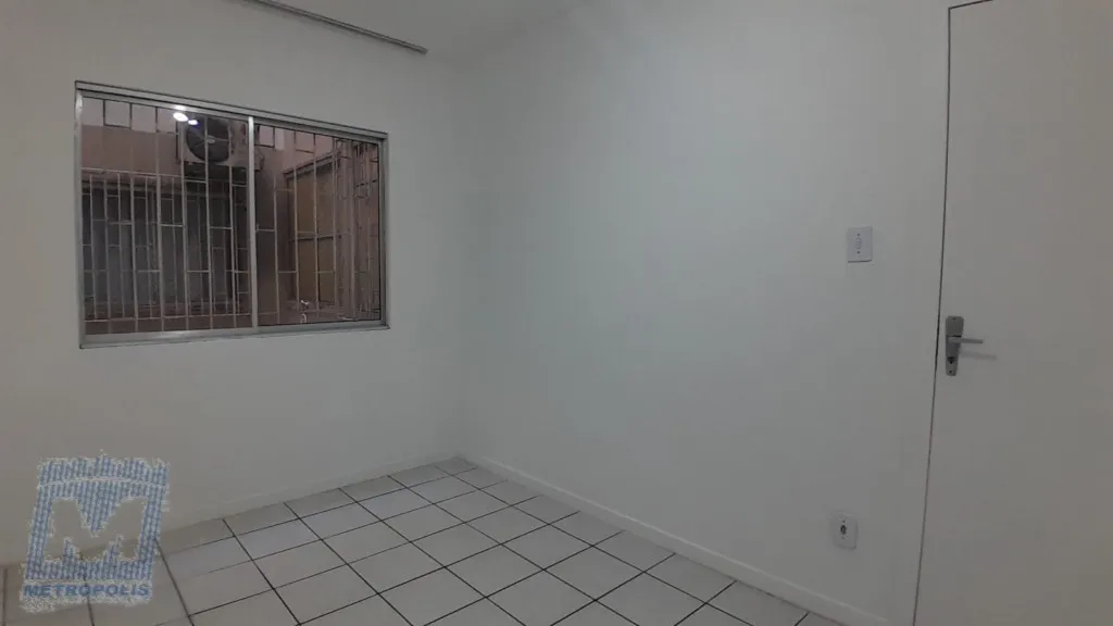 2-bedroom apartment with a closed kitchen and gas stove — photo 29
