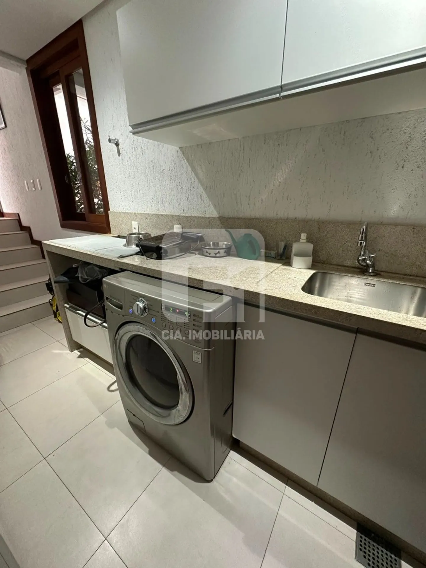 Furnished house with 6 bedrooms and 650 m² total — photo 70