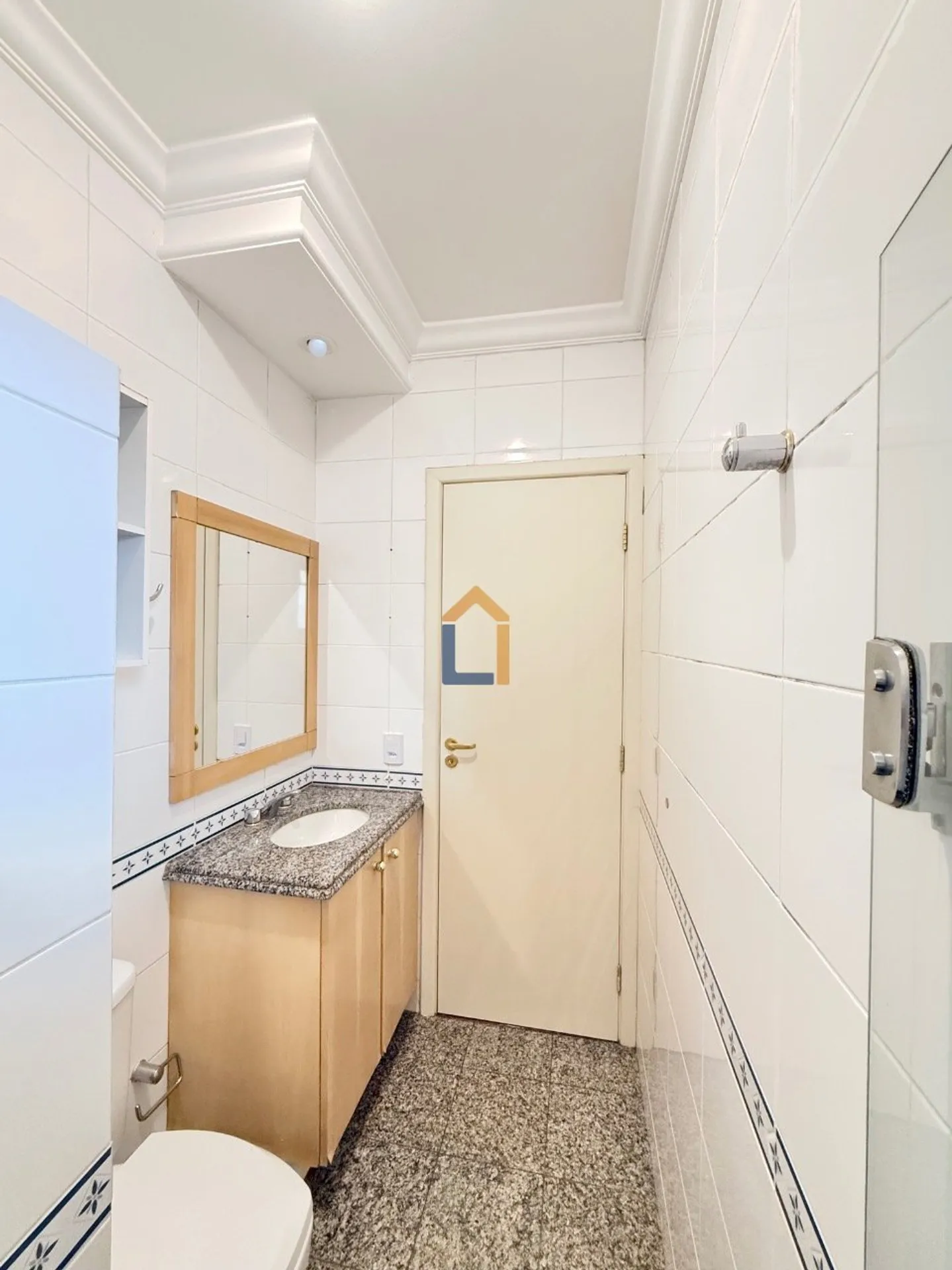 3-bedroom apartment with a washing machine in Curitiba — photo 22