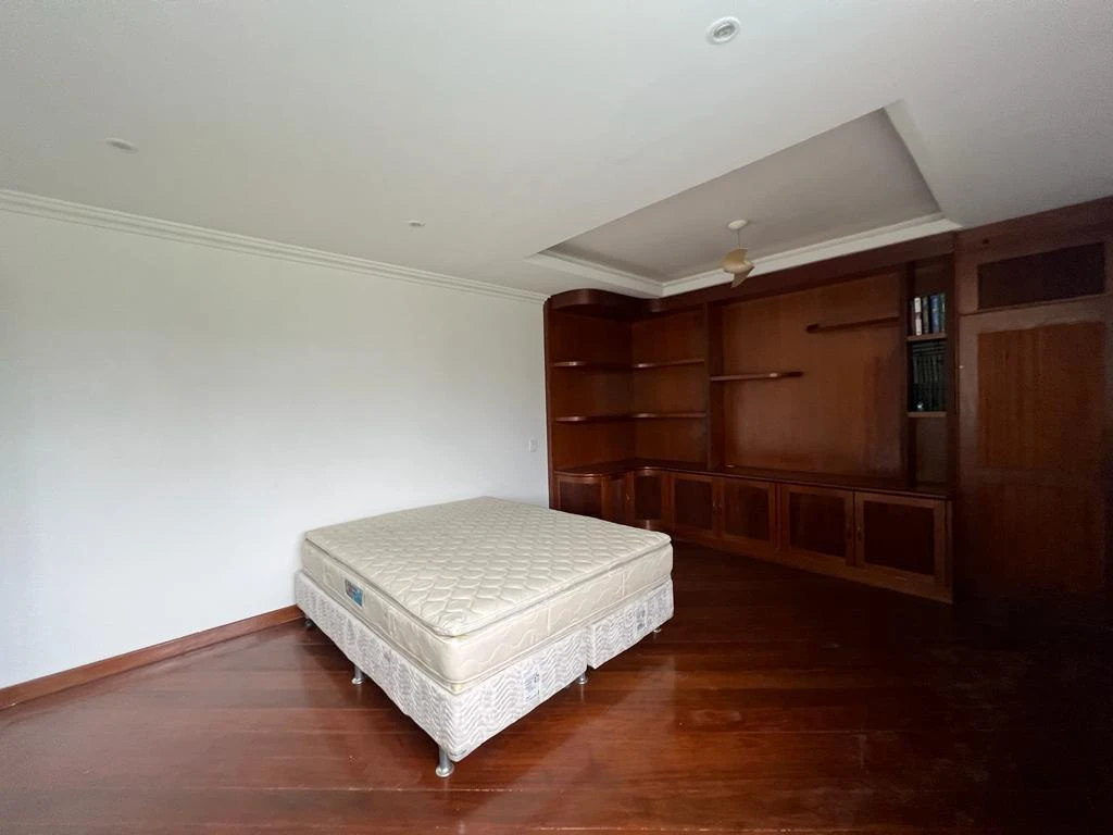 Unfurnished 1000 m² house with 5 en-suite bedrooms — photo 8