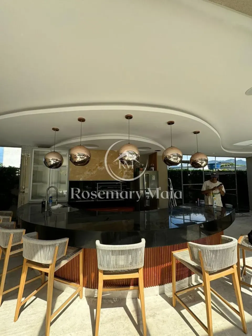 Furnished 1700 m² house with 5 bedrooms and open-plan kitchen — photo 2