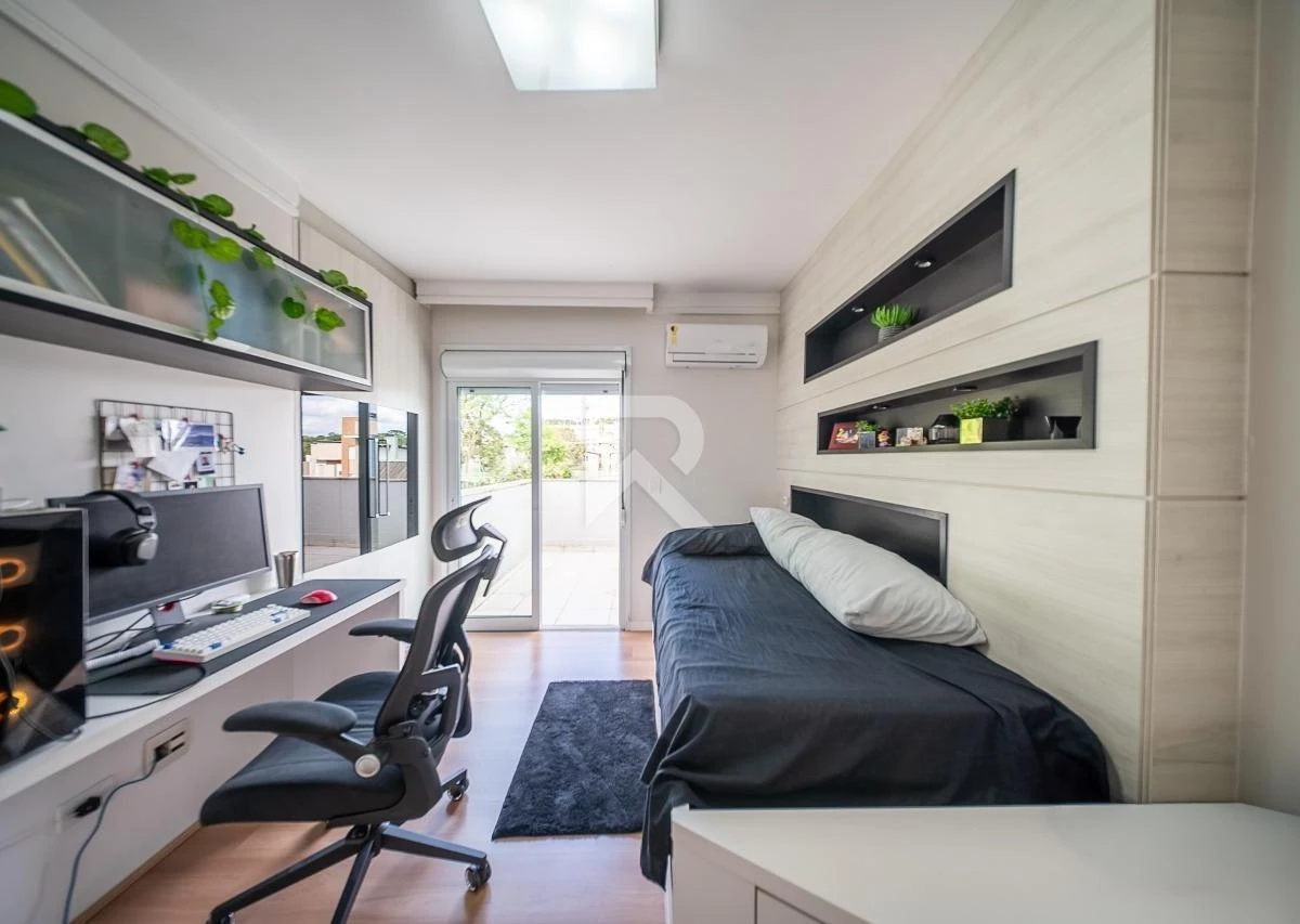 4-bedroom house with a grill on the balcony — photo 18