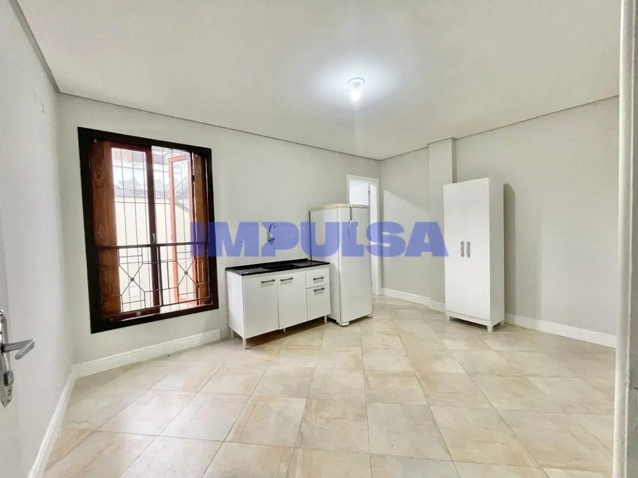 Studio with 1 bedroom en suite and 1 bathroom no parking — photo 2