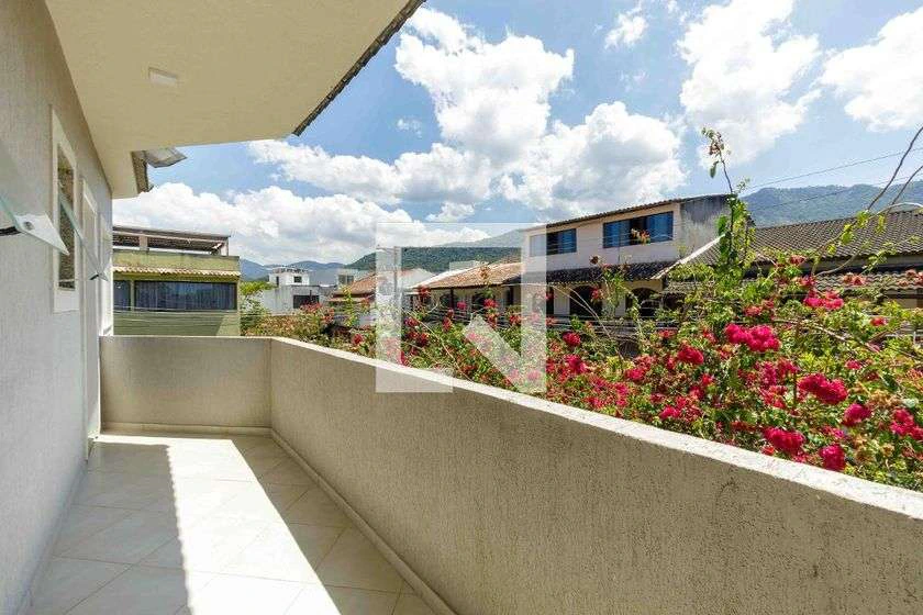 300 m² house with 5 en-suite bedrooms and private garden — photo 10