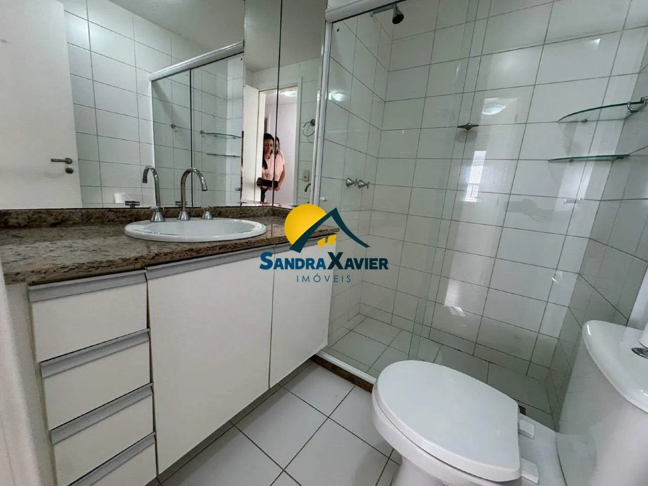 Furnished 3-bedroom apartment with 3 bathrooms and views — photo 24
