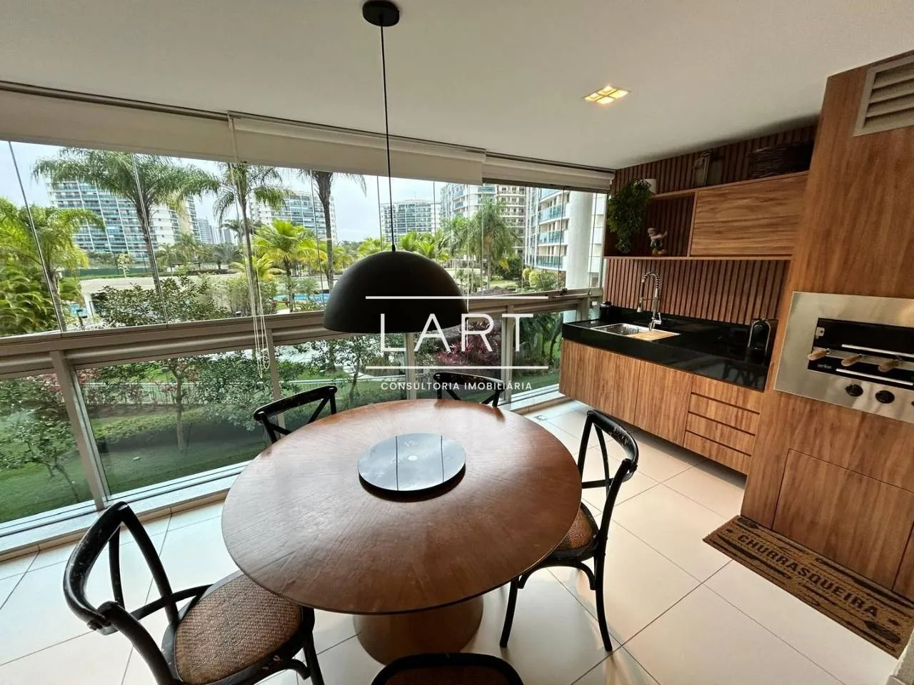 Apartment with 4 en-suite bedrooms and 260 m², glass balcony — photo 13