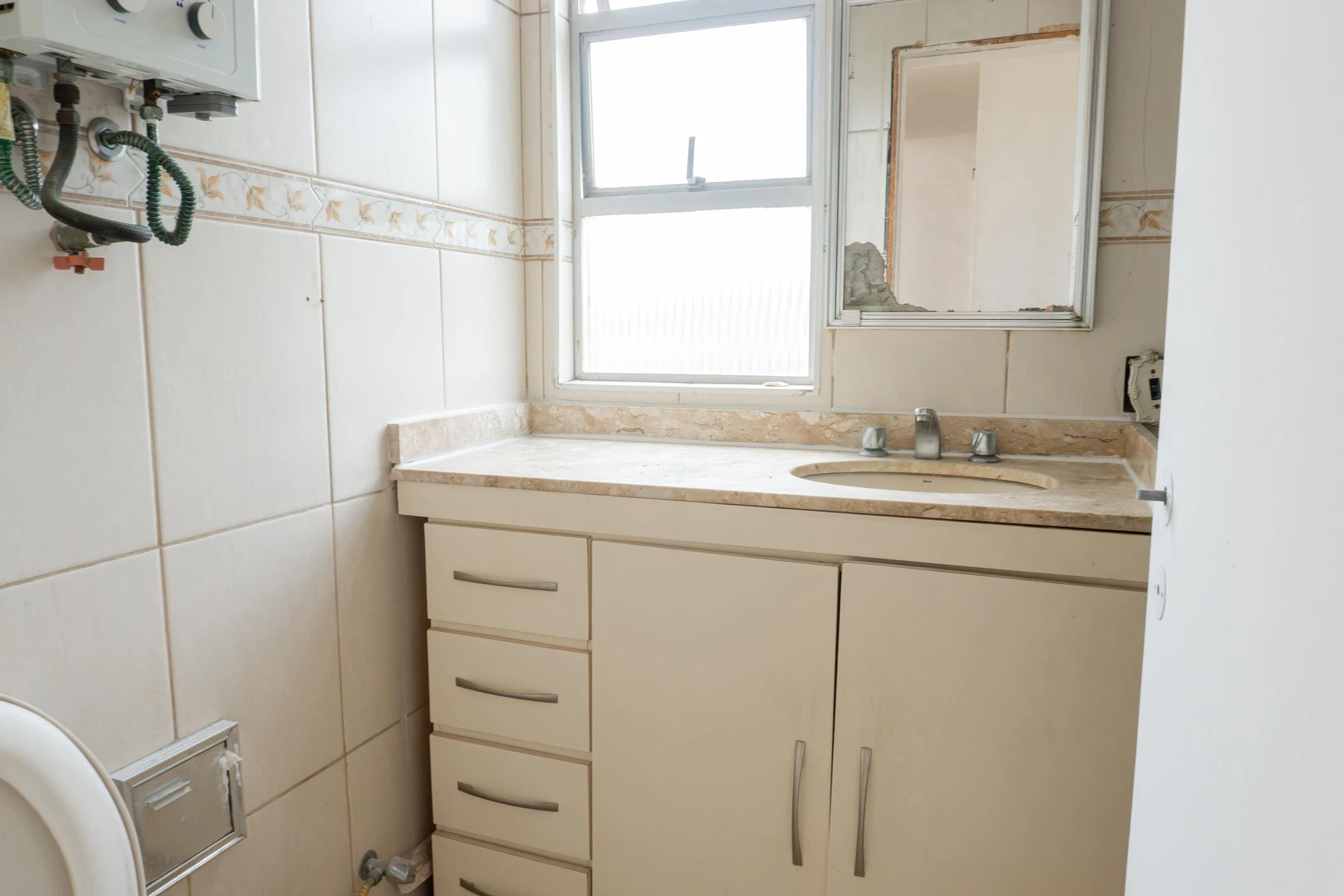 Bathtub in a 3-bedroom apartment, 81 m² — photo 9