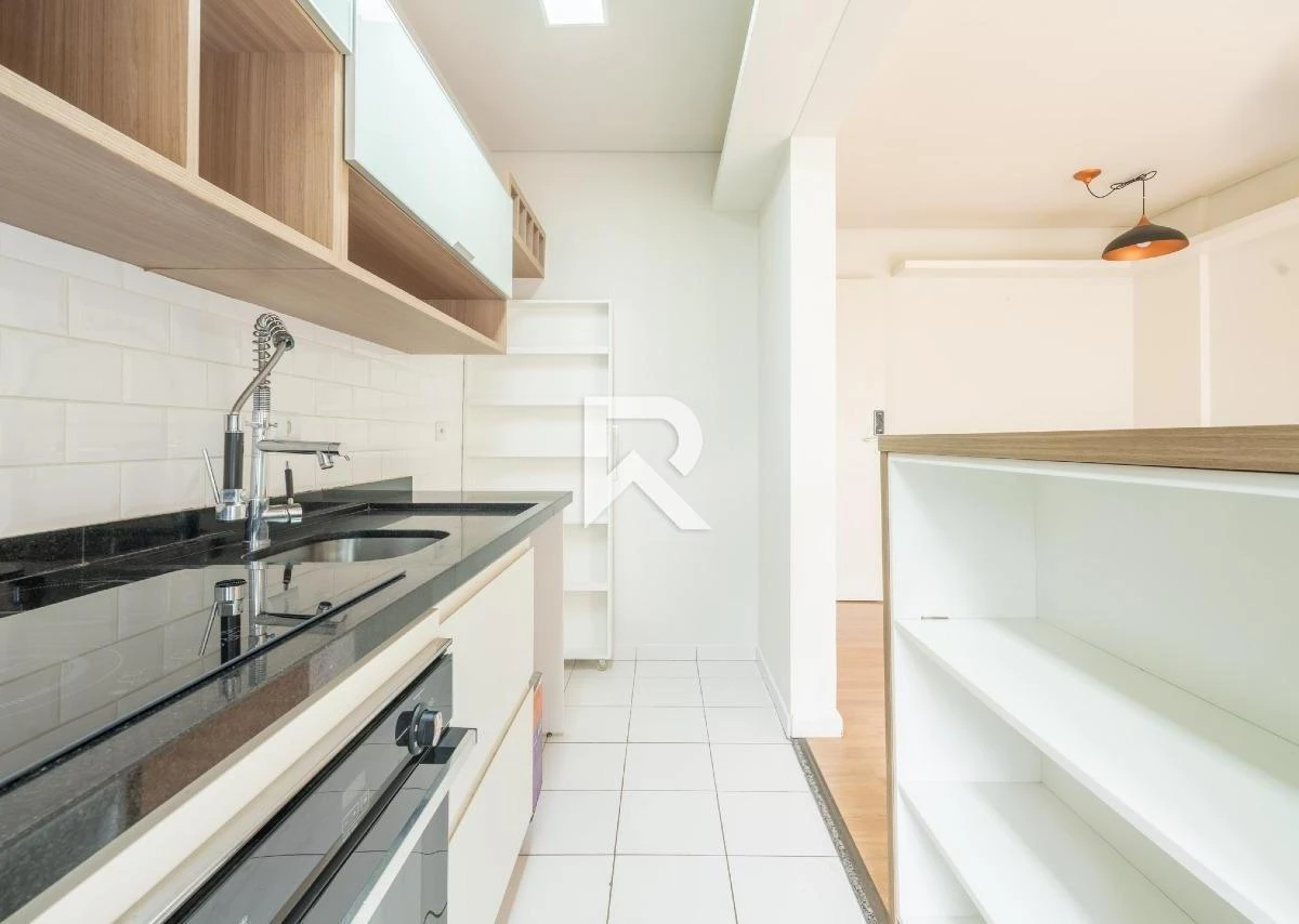 Wood or laminate floors in a 2-bedroom apartment, 66 m² — photo 8