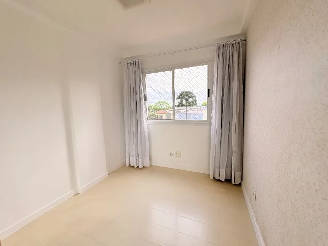 2-bedroom apartment in a building with a gym — photo 12