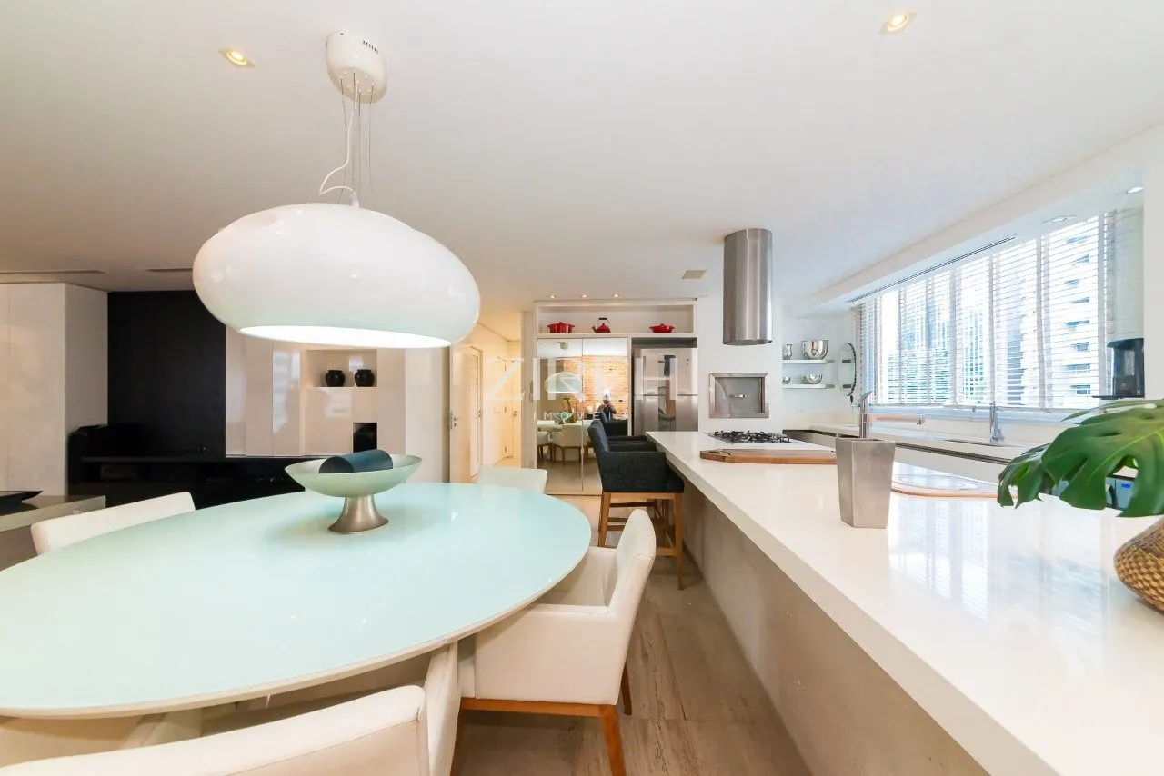 3-bedroom apartment with a home office — photo 10