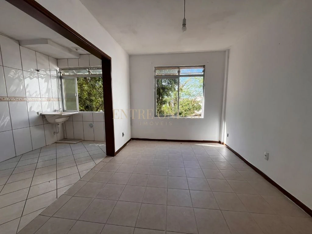 Unfurnished 2-bedroom apartment with 65 m²