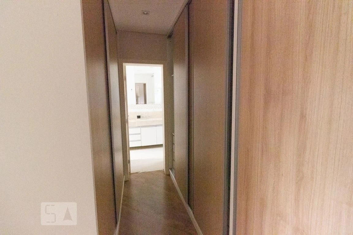 Bathtub in a 4-bedroom apartment, 255 m² — photo 69