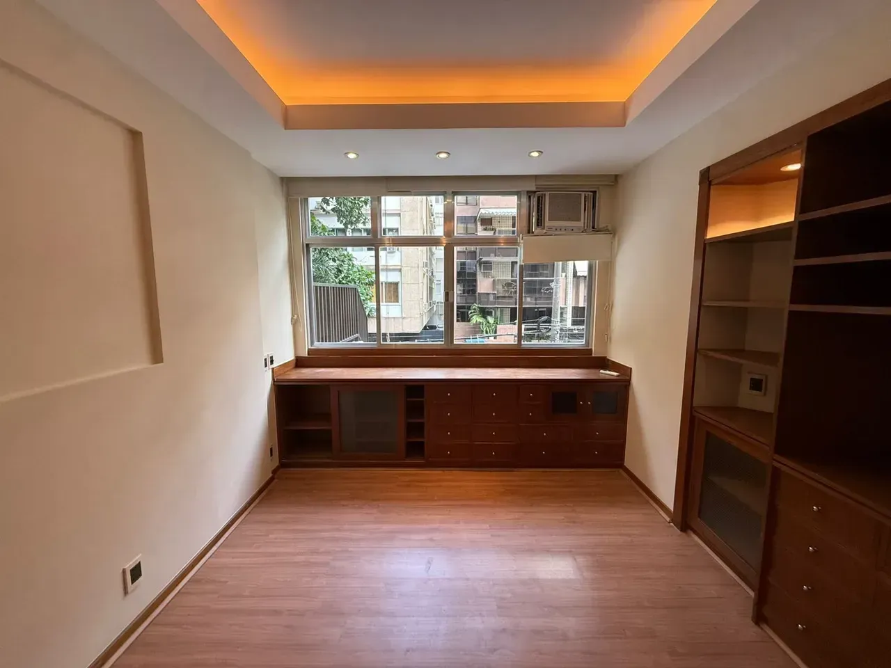 Unfurnished apartment with 2 bedrooms and 2 bathrooms — photo 18