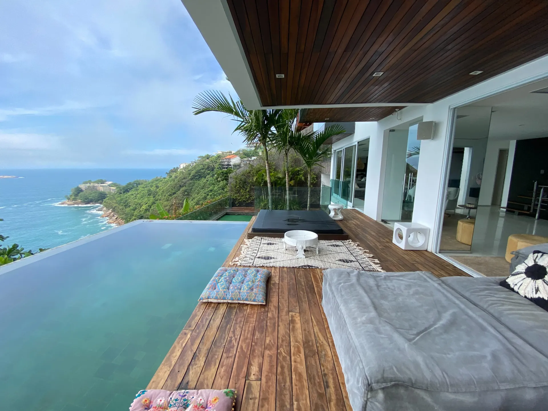 800 m² house with 5 bedrooms and an open-plan kitchen — photo 24