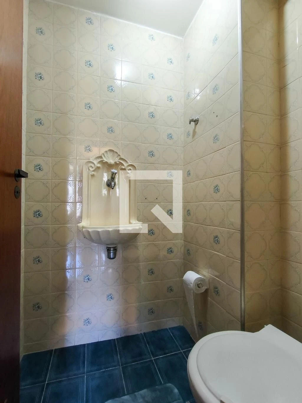 Furnished 4-bedroom apartment with balcony — photo 2
