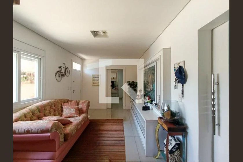 Furnished house with 5 bedrooms and 5 bathrooms, 500 m²