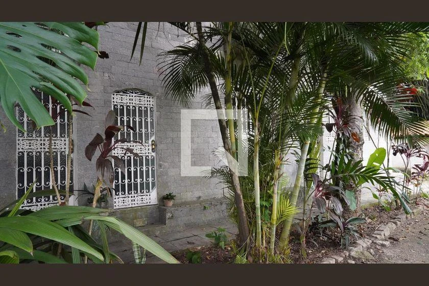 1-bedroom apartment with a balcony and 50 m² — photo 37