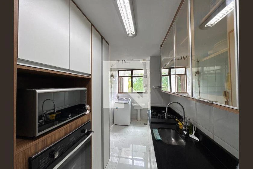 3-bedroom apartment with a glass-enclosed balcony — photo 2