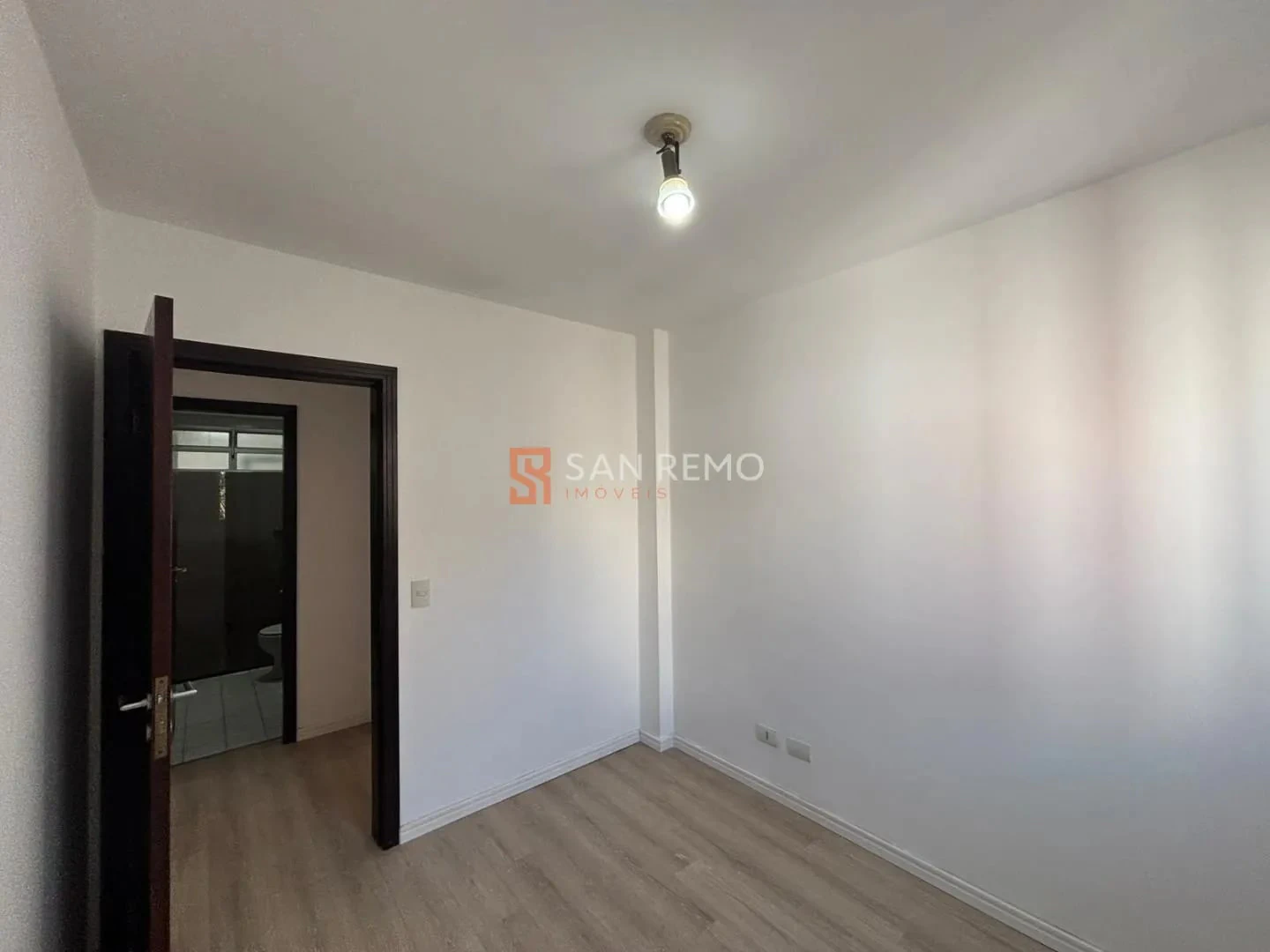 Apartment, 84 m², with wood or laminate floors — photo 13