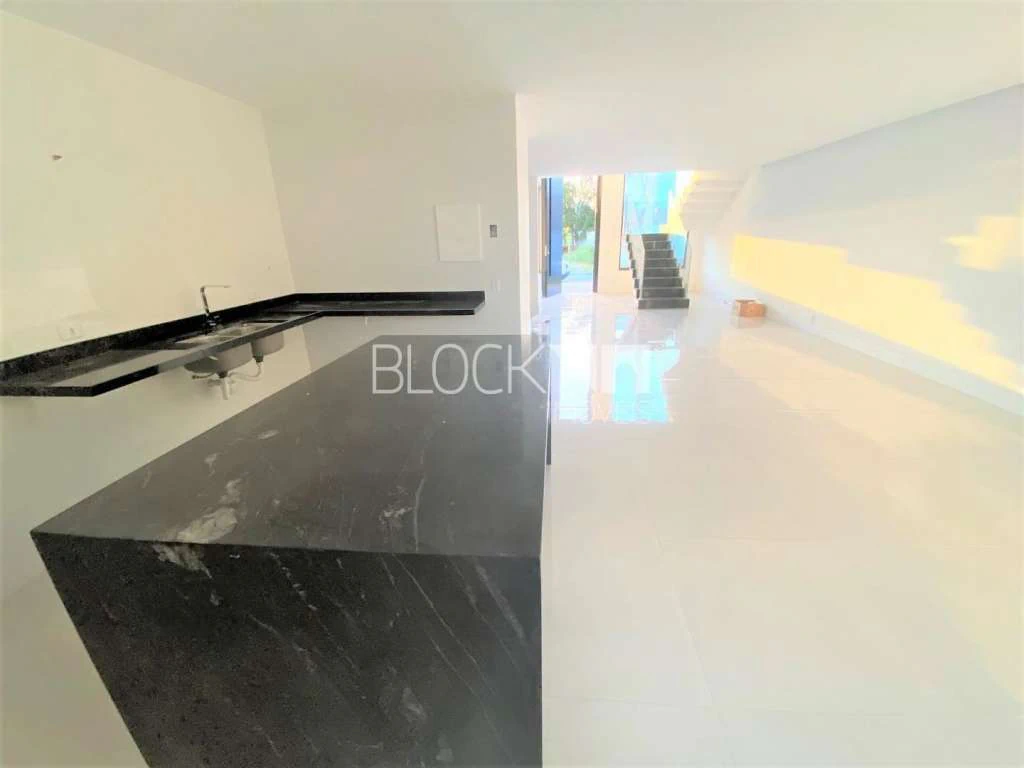 335 m² unfurnished house with 3 en-suite bedrooms — photo 7